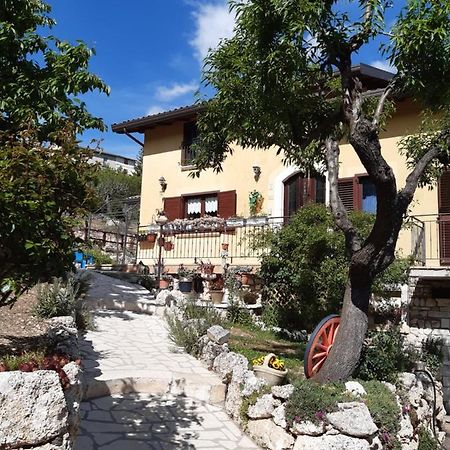 Bed and Breakfast Il Girasole Castelvecchio Calvisio Exterior foto