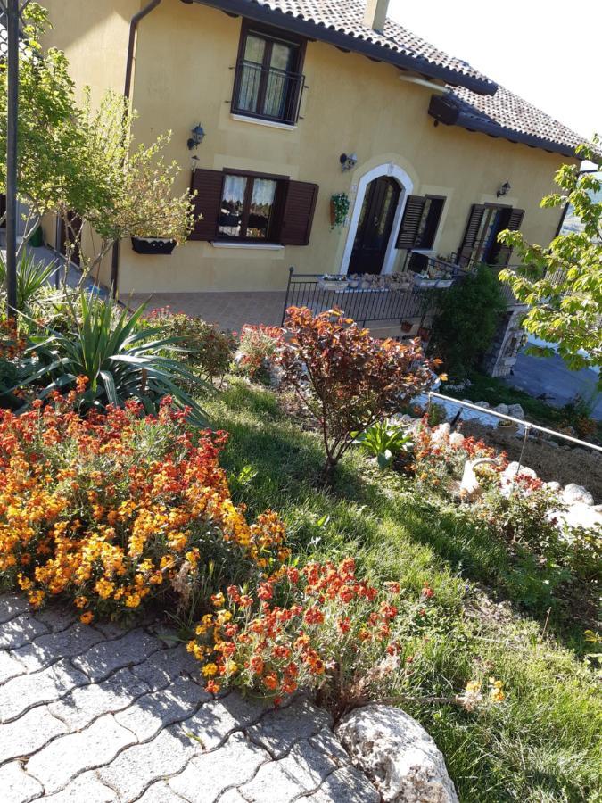Bed and Breakfast Il Girasole Castelvecchio Calvisio Exterior foto