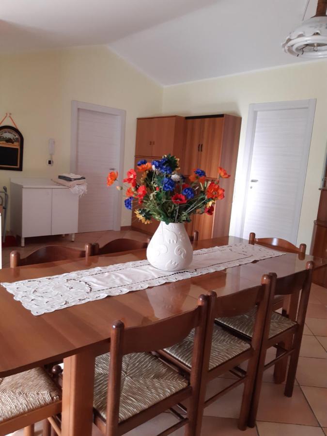 Bed and Breakfast Il Girasole Castelvecchio Calvisio Exterior foto