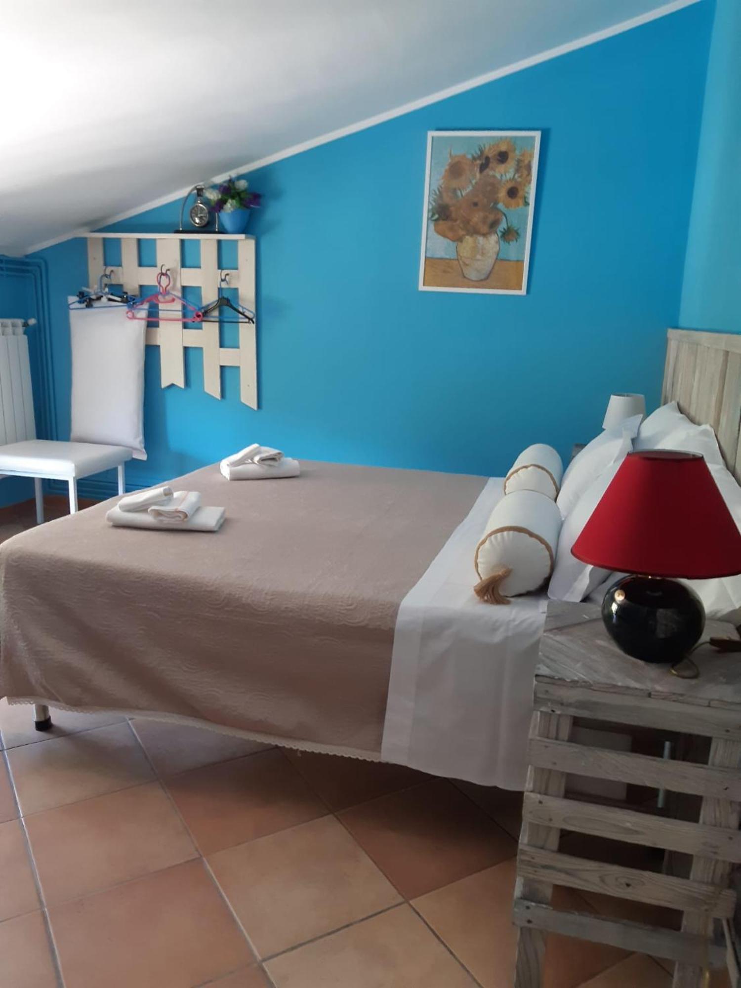 Bed and Breakfast Il Girasole Castelvecchio Calvisio Exterior foto